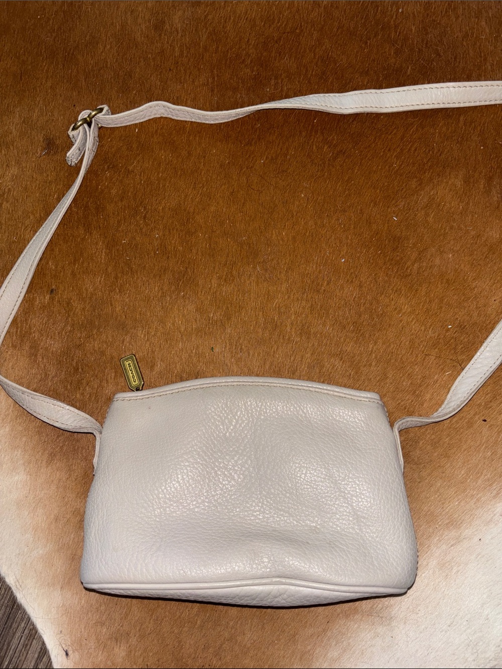 Coach cream-colored pebble leather handbag -classic creed patch M5B-4918